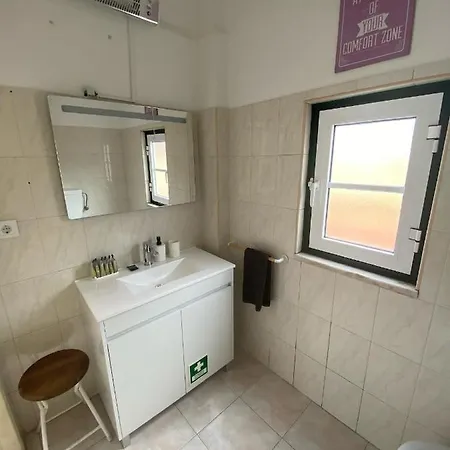 Pedro Surf Shelter Апартаменти Лісабон