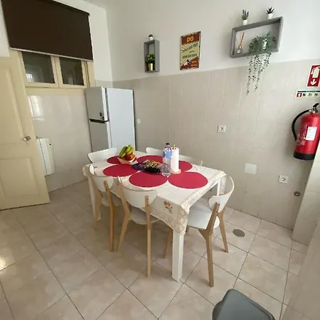 Pedro Surf Shelter * Lisbona