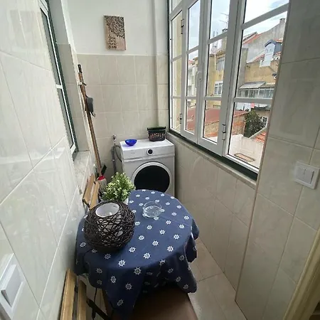 Pedro Surf Shelter Lisbona