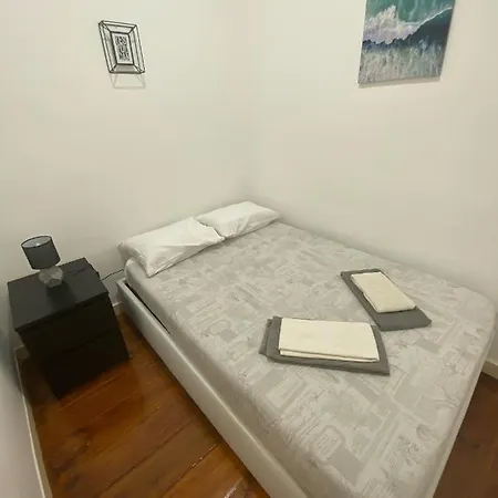 Pedro Surf Shelter ליסבון